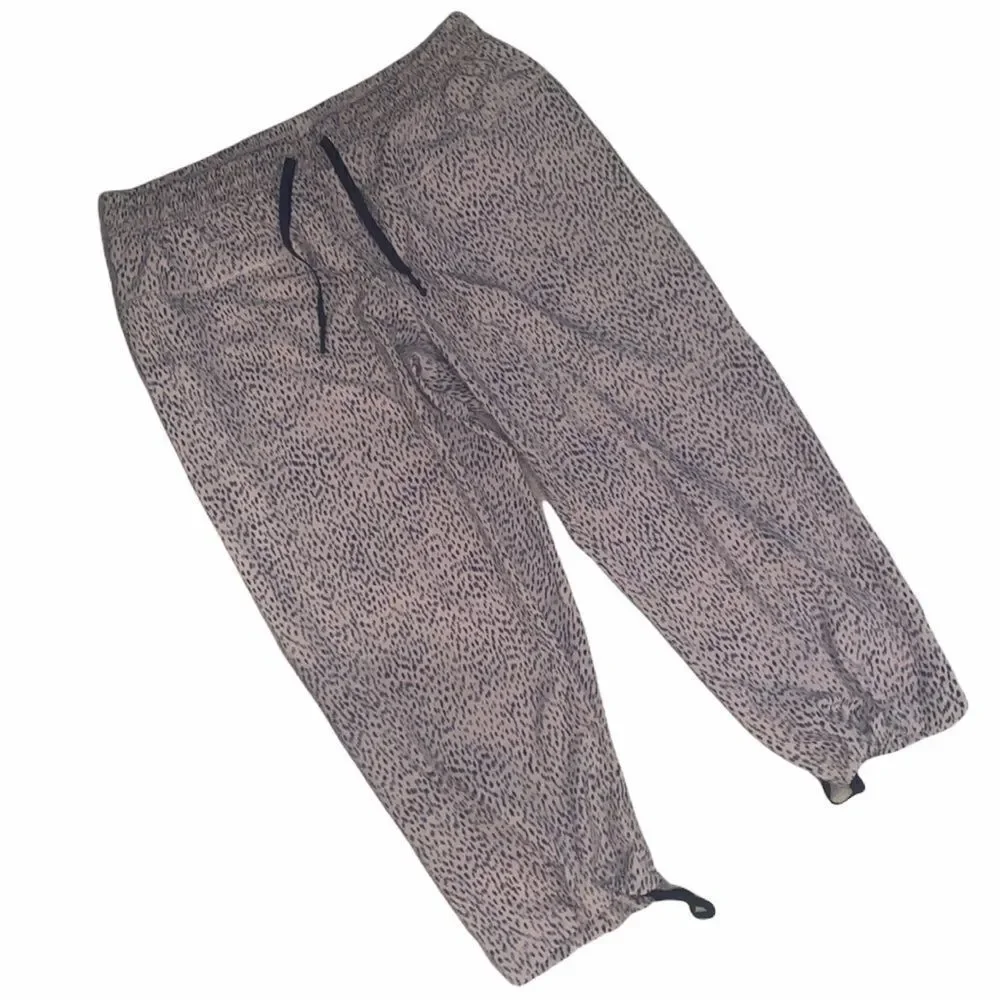Lululemon Pink Leopard Jet Crop Pants!